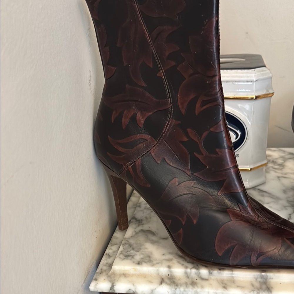 Lord & Taylor 3 “ Pointed Toe ~Elegant Brown Etched Floral Leather Ankle Boots 7 - Picture 6 of 7